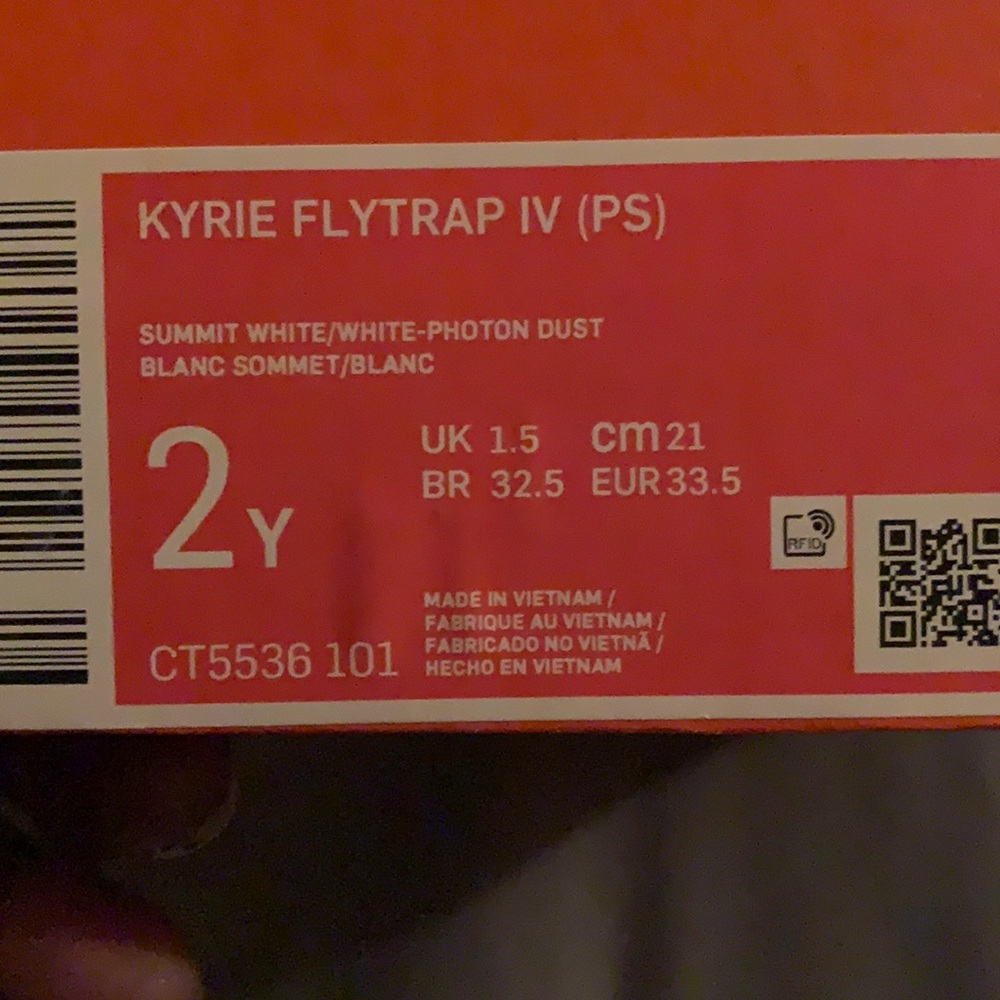 Kyrie FlyTraps IV (PS) Brand New